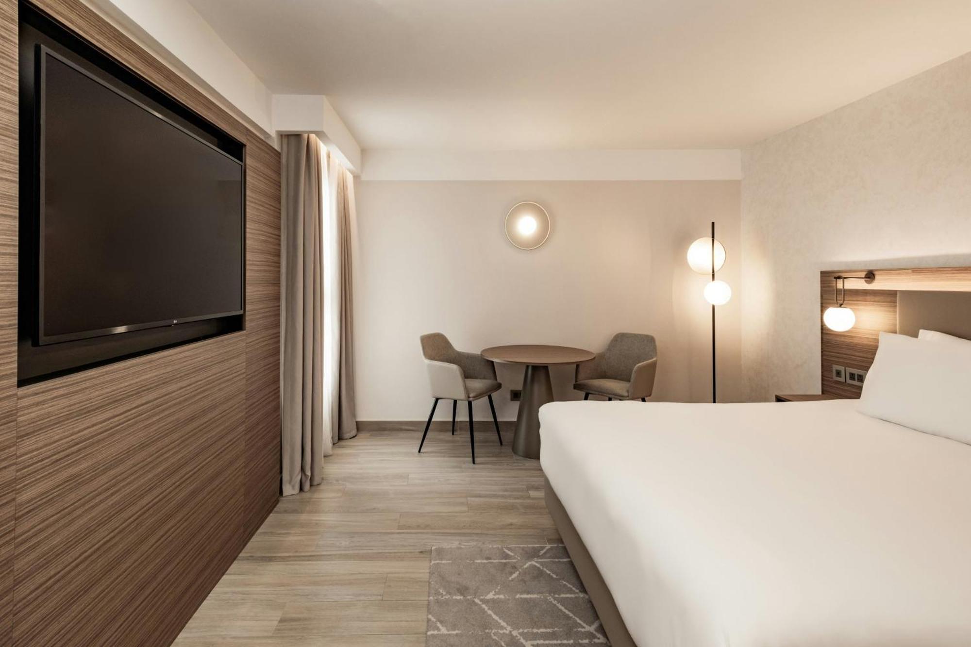 Отель Ac By Marriott St Julian's 4*
